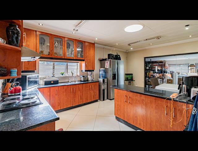 4 BEDROOM HOUSE FOR SALE IN MAYFIELD PARK